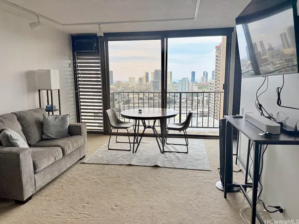 $2,200 | 1630 Liholiho Street, Unit 2105, Honolulu, HI 96822