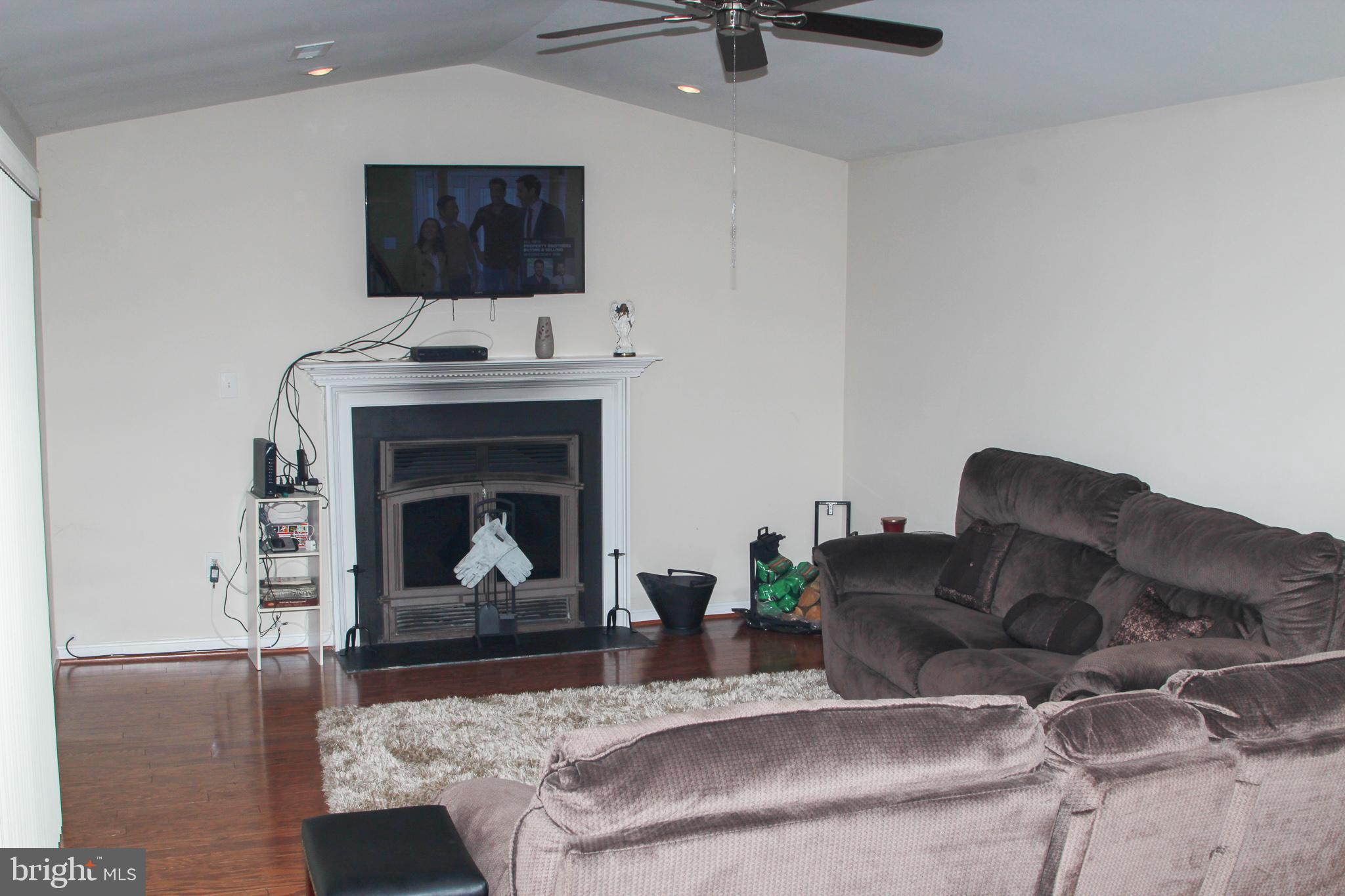 8903 Temple Hill Road Clinton, MD 20735 - Photo 15 of 26 family room