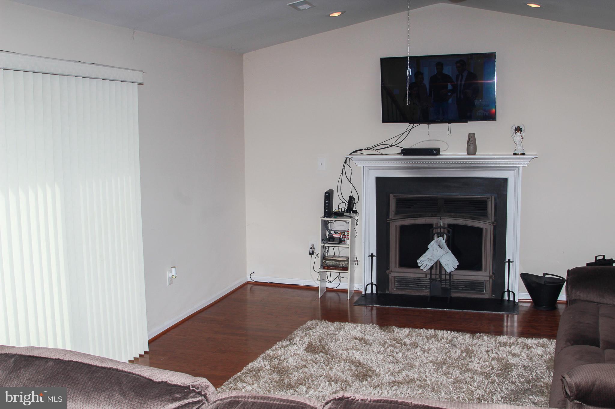 8903 Temple Hill Road Clinton, MD 20735 - Photo 16 of 26 family room