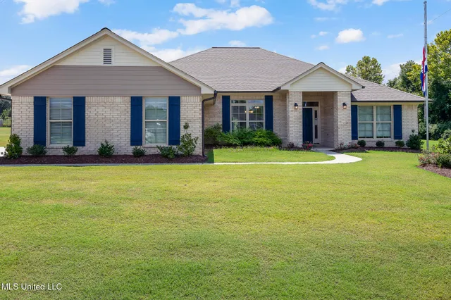 $370,300 | 5971 Grove Lane, Horn Lake, MS 38637