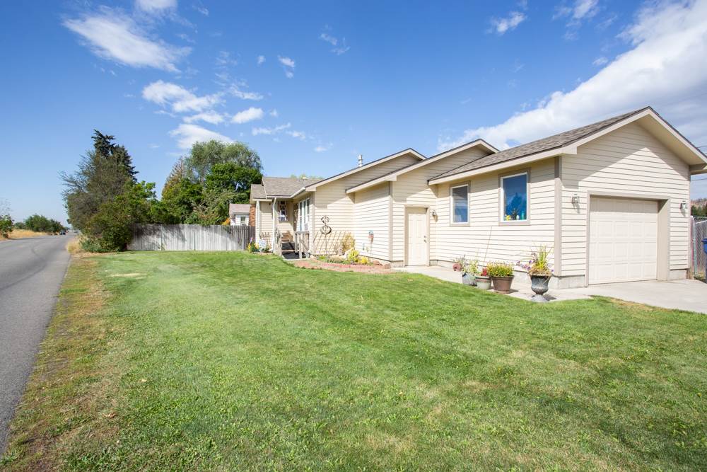 7327 East Rutter Avenue Spokane Valley, WA 99212 - Photo 2 of 16