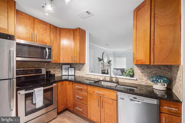 $365,000 | 4561 Interlachen Court, Unit F, Alexandria, VA 22312