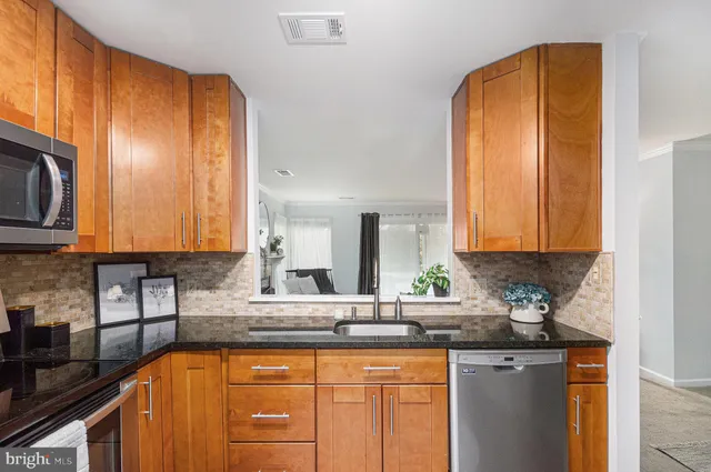 $365,000 | 4561 Interlachen Court, Unit F, Alexandria, VA 22312