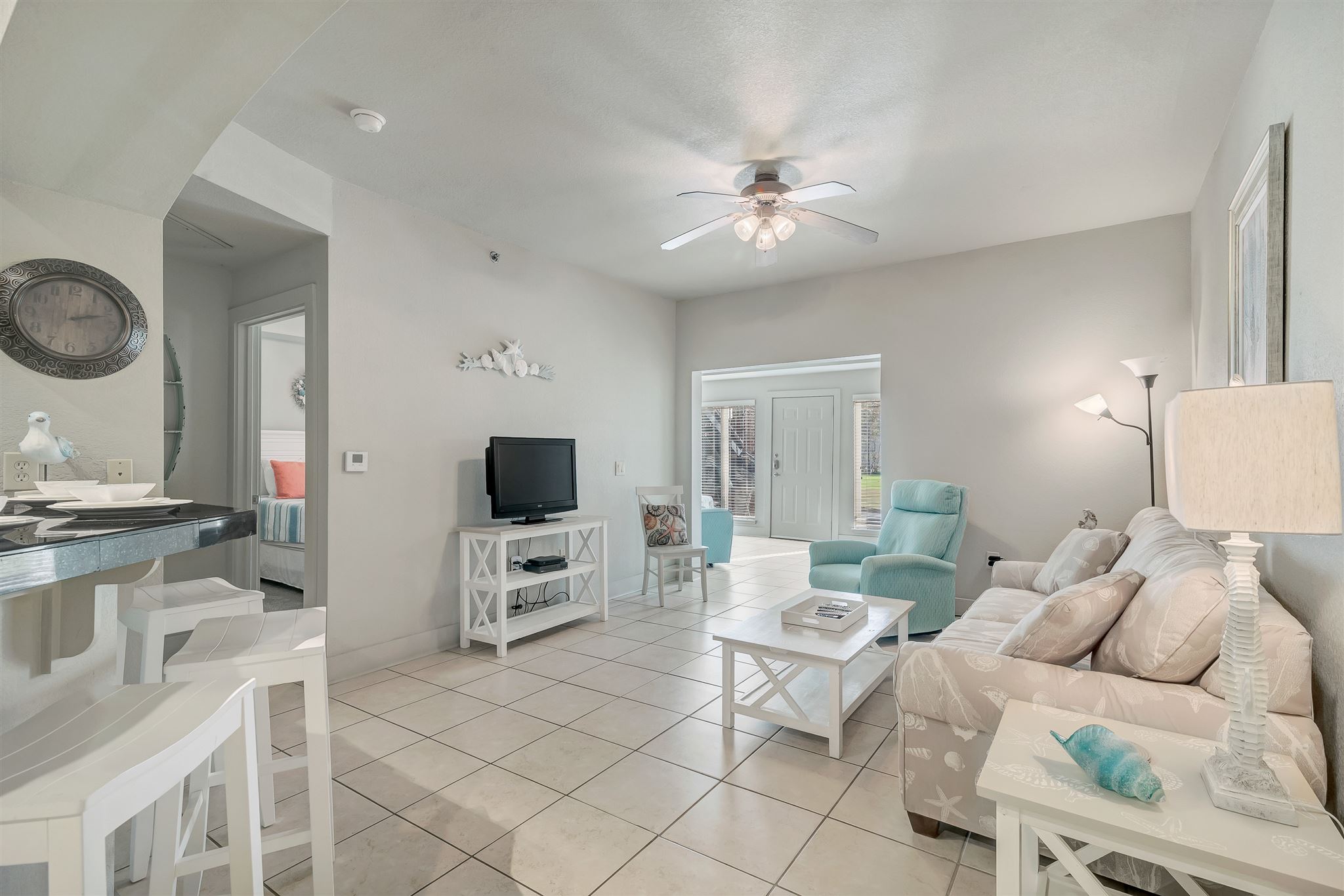 20050 Oak Road East, Unit 1108 Gulf Shores, AL 36542 - Photo 4 of 28 Living Room