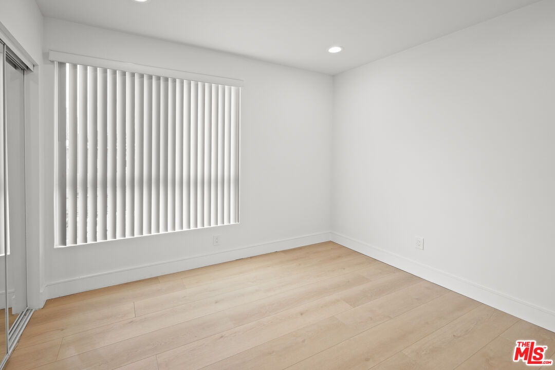 2700 Fletcher Drive, Unit A Los Angeles, CA 90039 - Photo 28 of 33 an empty room with a window