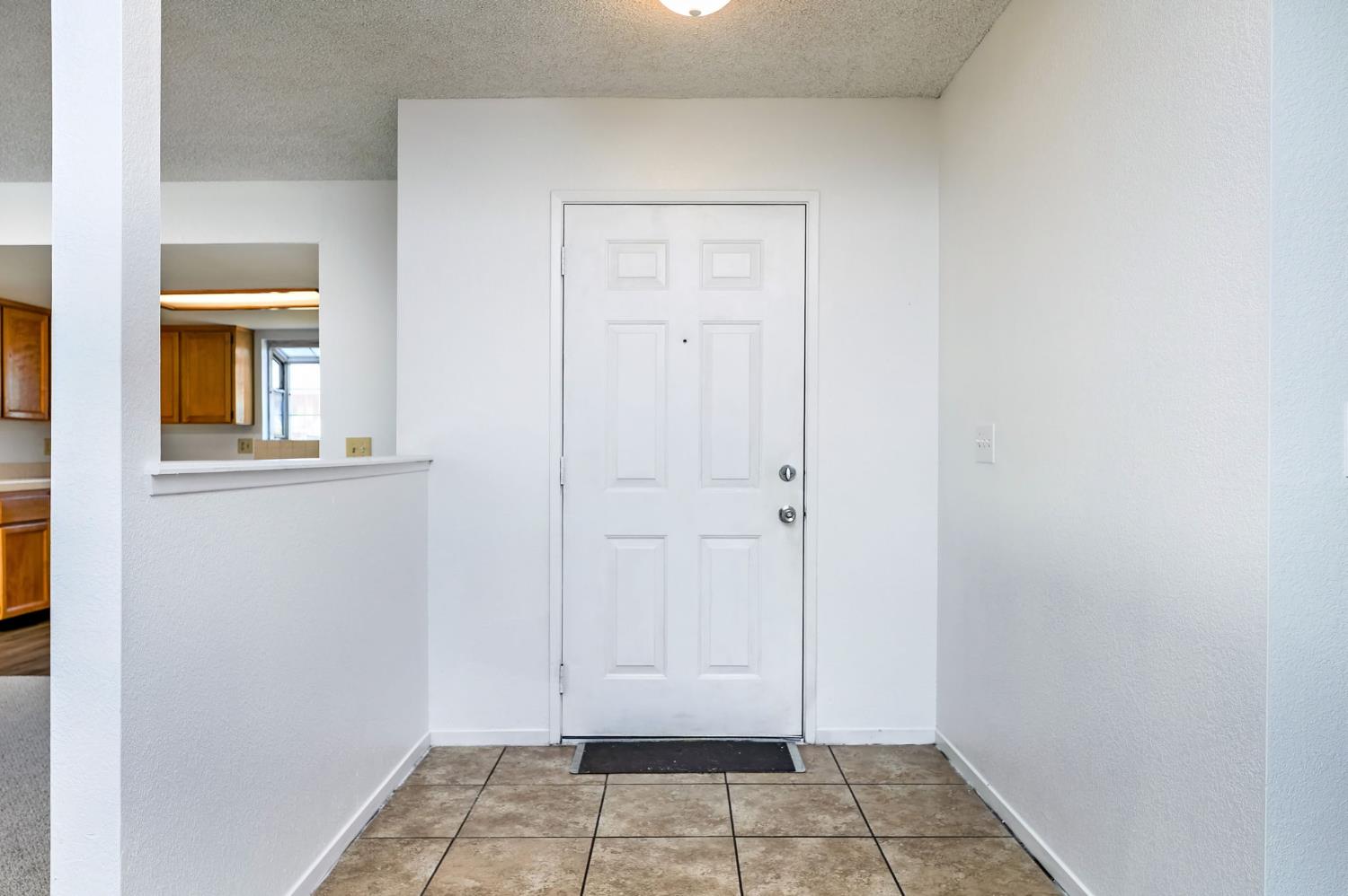 2129 Magnolia Court Sanger, CA 93657 - Photo 4 of 28