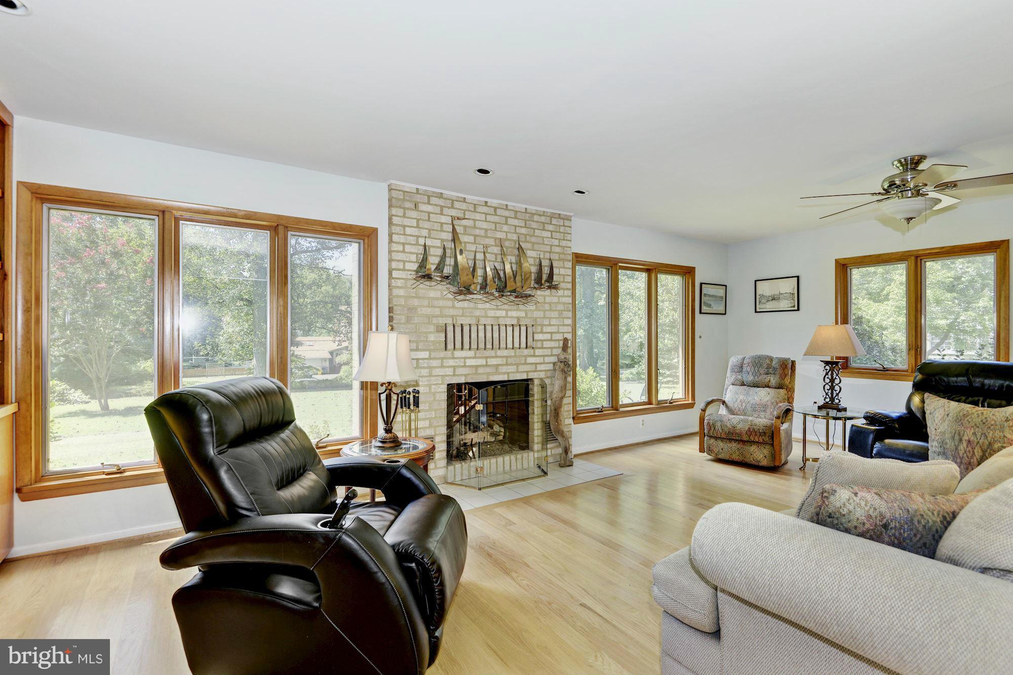 2004 Elmwood Road Annapolis, MD 21409 - Photo 4 of 30 Living Room