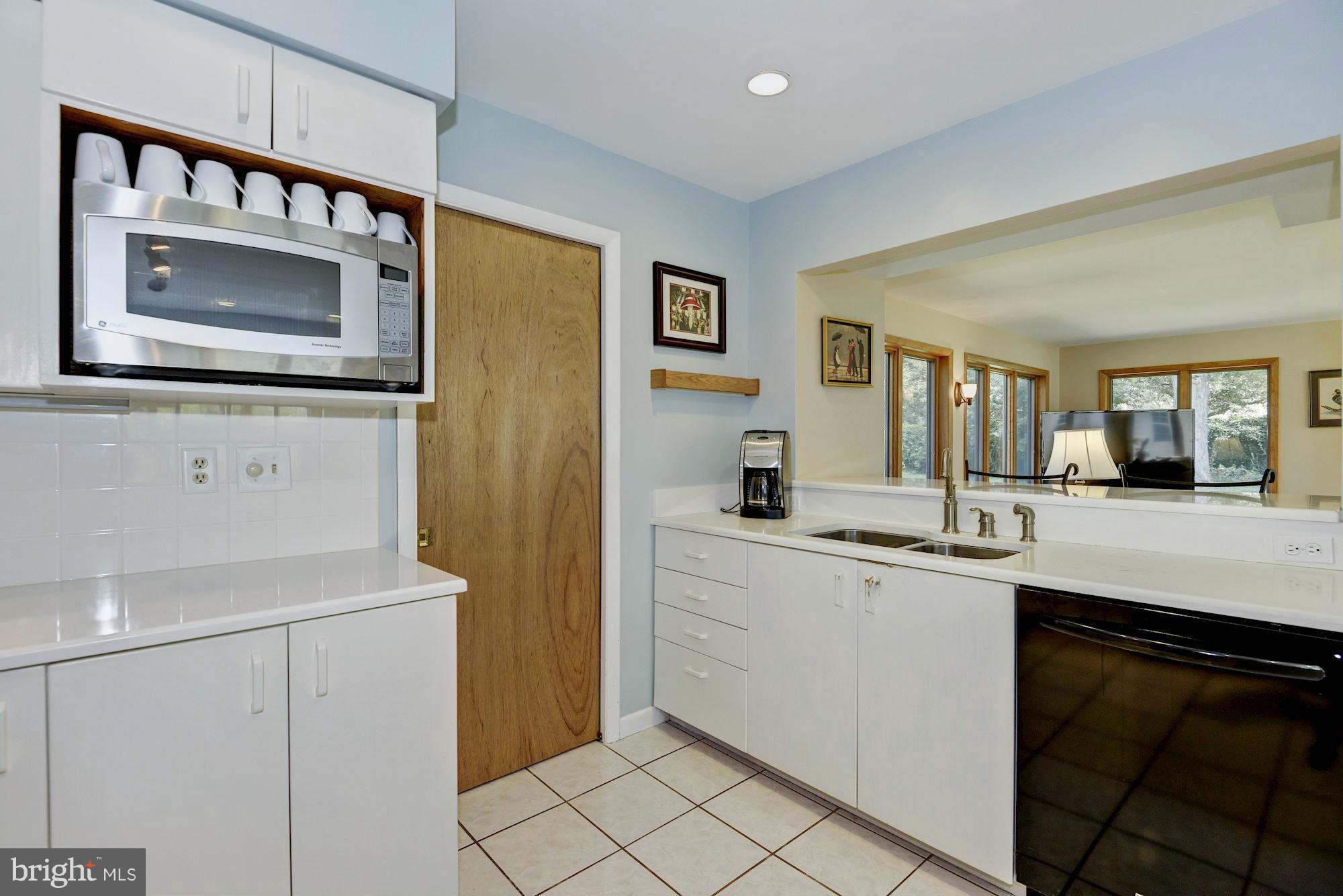 2004 Elmwood Road Annapolis, MD 21409 - Photo 10 of 30 Silestone Countertops
