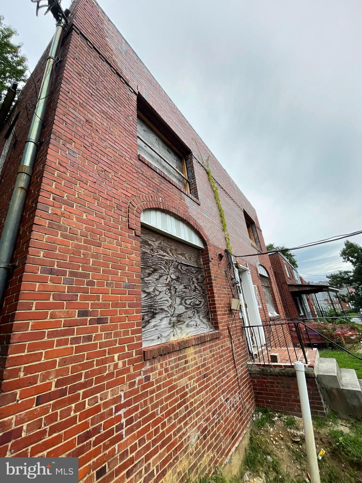 2913 30th Street Southeast Washington, DC 20020 - Photo 2 of 4 a view of entryway