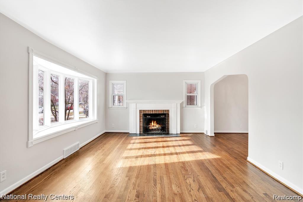 1798 Oxford Road Grosse Pointe, MI 48236 - Photo 8 of 35 08-1798-Oxford-Rd-WindowStill-Real-Estate-Photography-8.jpg