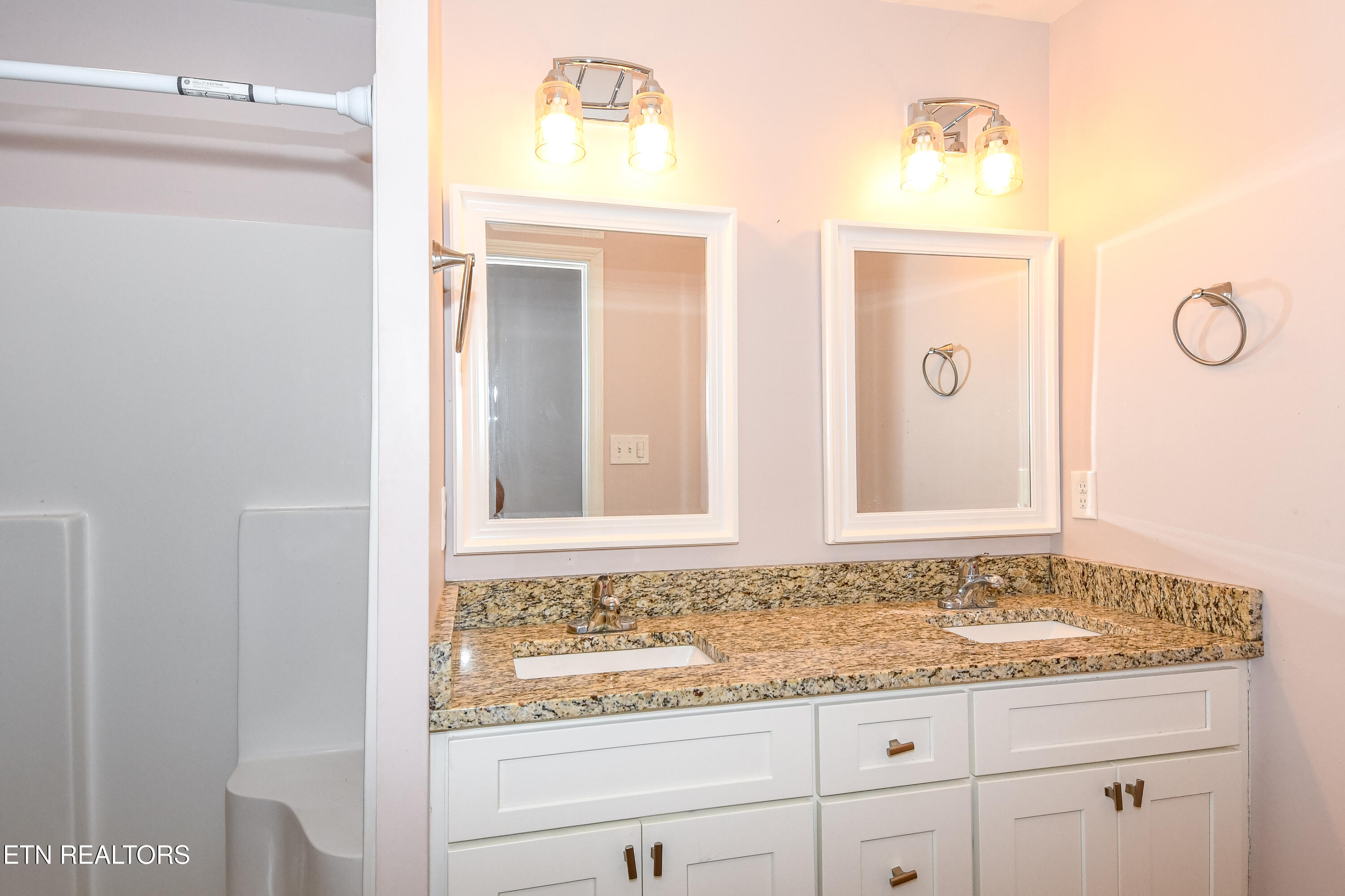 617 Patterson Road Walland, TN 37886 - Photo 18 of 23 Master bath 2