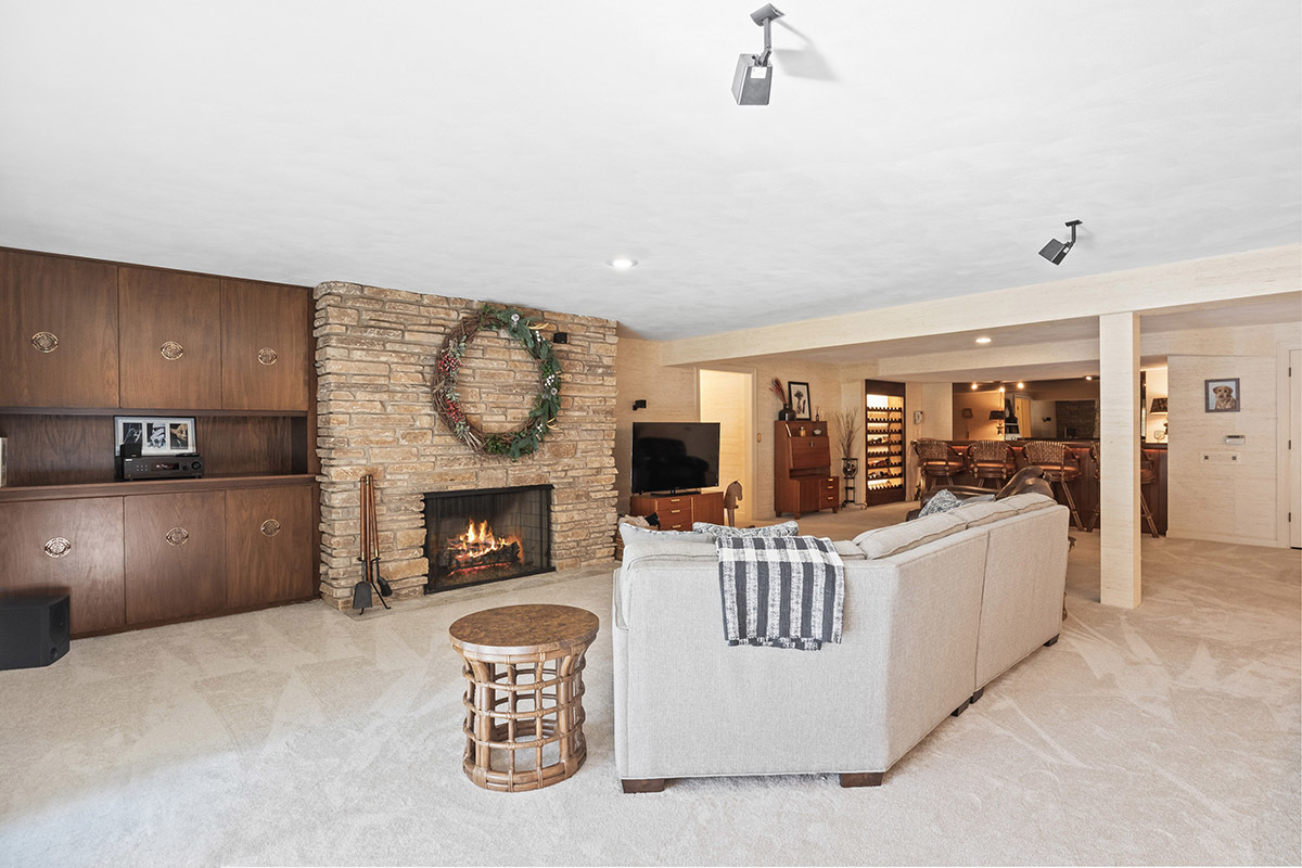 1931 Camphill Circle Inverness, IL 60067 - Photo 26 of 55 a living room with furniture a fireplace and a flat screen tv
