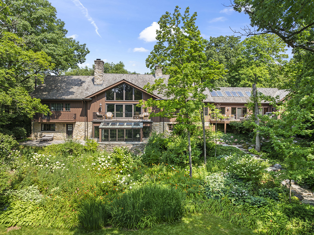 1931 Camphill Circle Inverness, IL 60067 - Photo 41 of 55 an aerial view of a house with balcony and trees al around