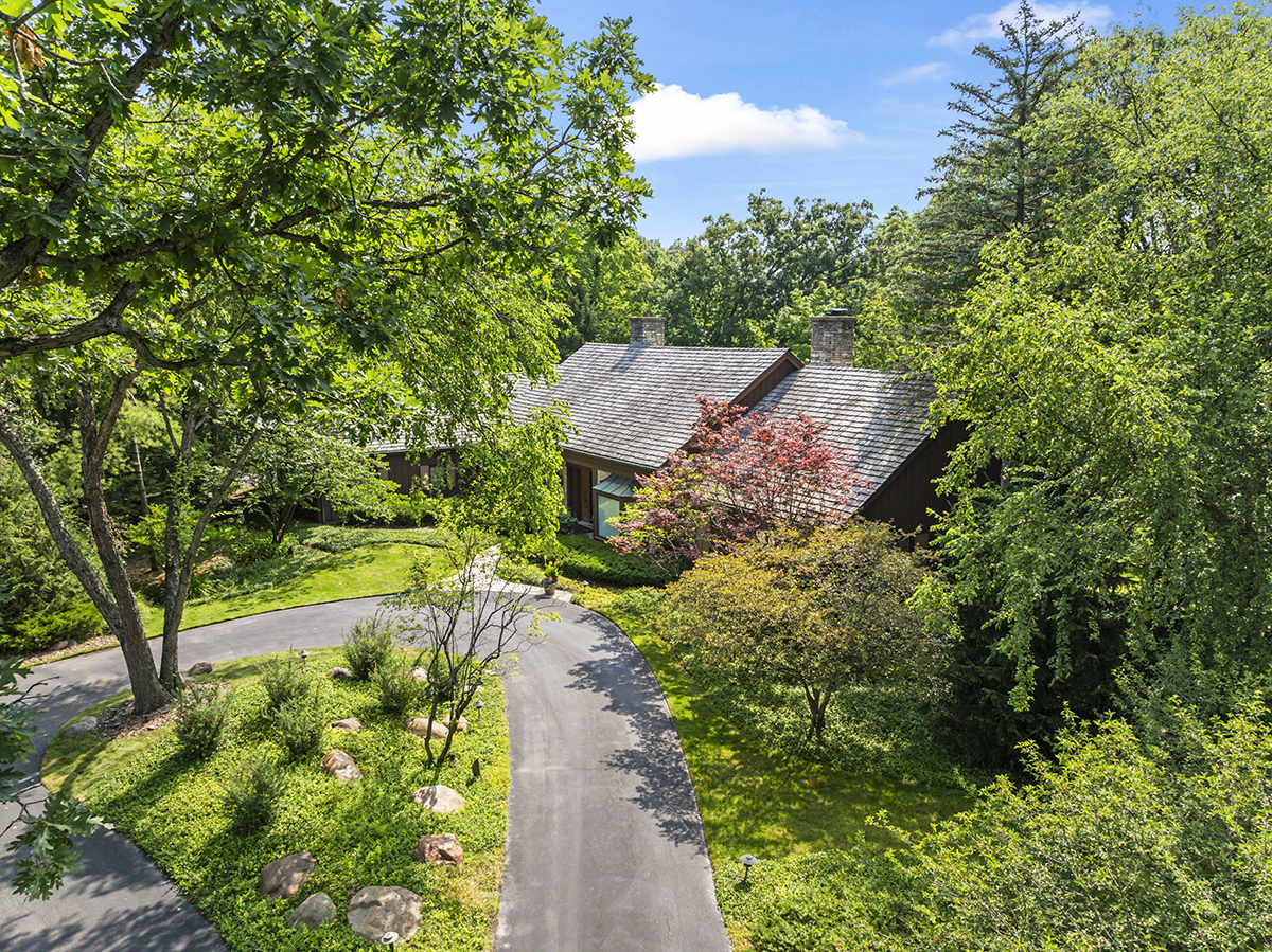 1931 Camphill Circle Inverness, IL 60067 - Photo 50 of 55 a view of a garden with a bench