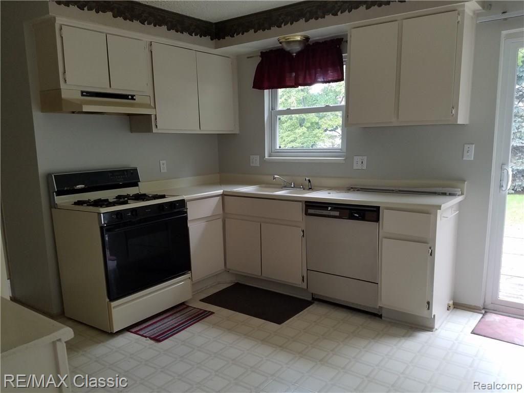 42408 Barchester Road Canton, MI 48187 - Photo 17 of 31 kitchen