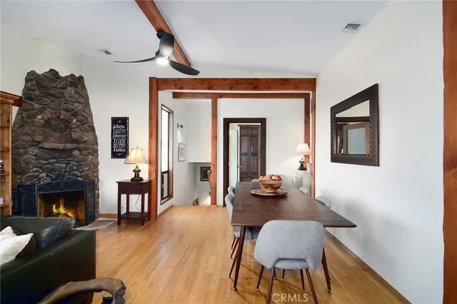 a view of entryway and livingroom with furniture