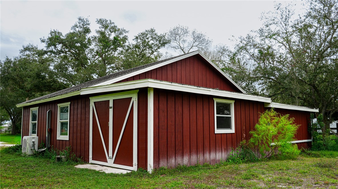 4761 Jorgensen Road Fort Pierce, FL 34981 - Photo 5 of 26 a view of front of a house with a yard