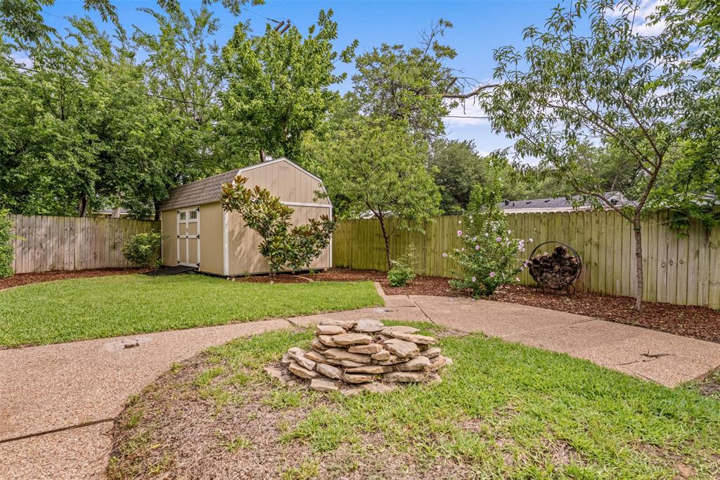 3116 Alexander Avenue Waco, TX 76708 - Photo 34 of 40 a view of a backyard with plants and a lake view