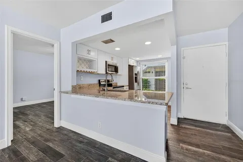 $330,000 | 6210 Sun Boulevard, Unit 112, St. Petersburg, FL 33715