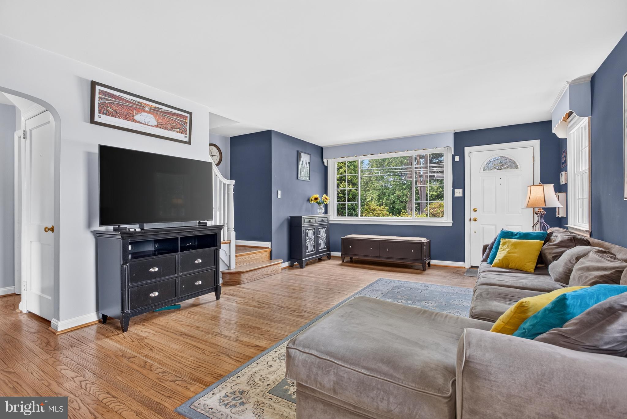 141 North Norwinden Drive Springfield, PA 19064 - Photo 5 of 42 Living Room