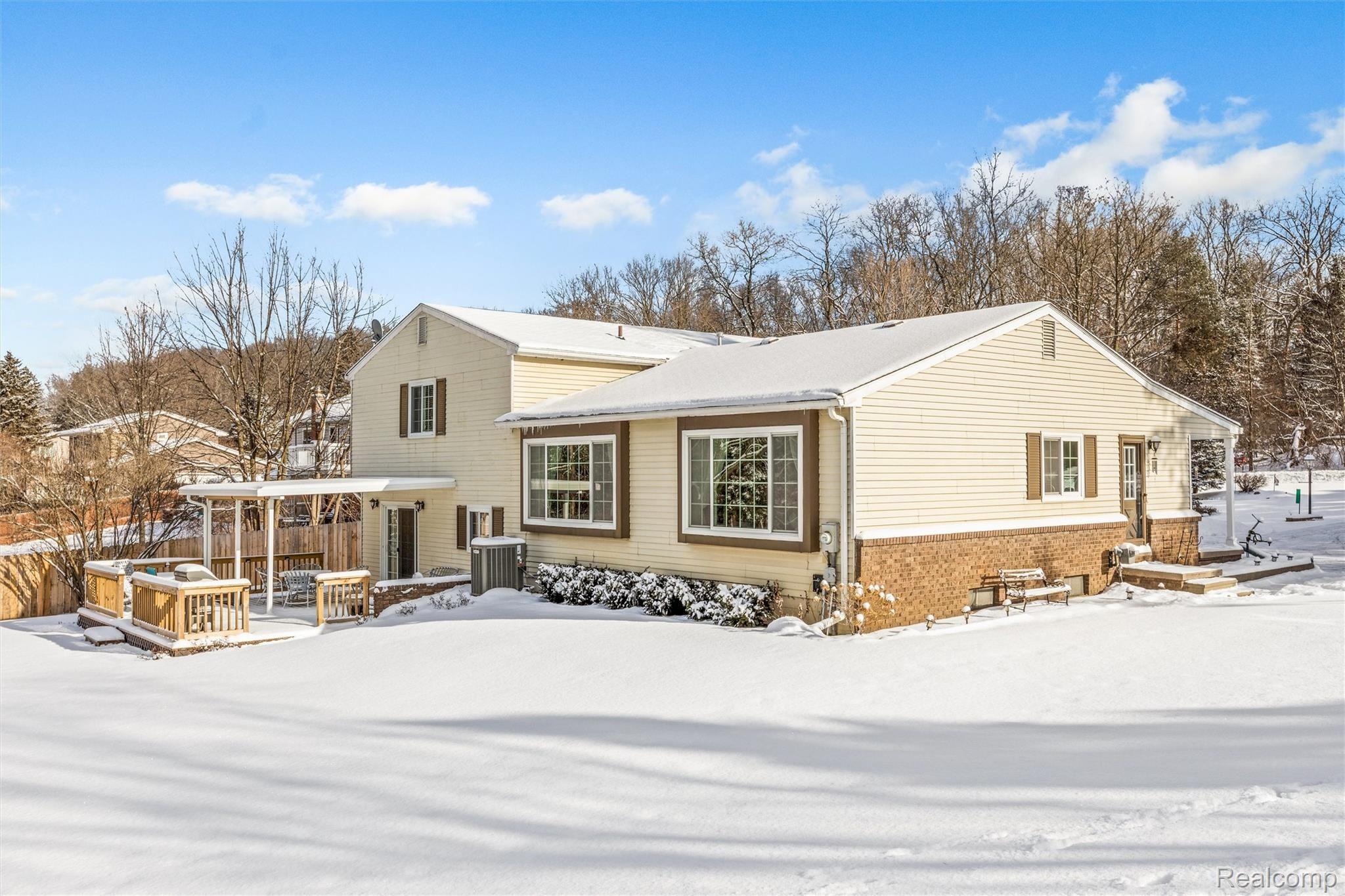 2837 Bullard Road Hartland, MI 48353 - Photo 2 of 19 03-2837 Bullard Rd, Hartland, MI, 483530047.jpg