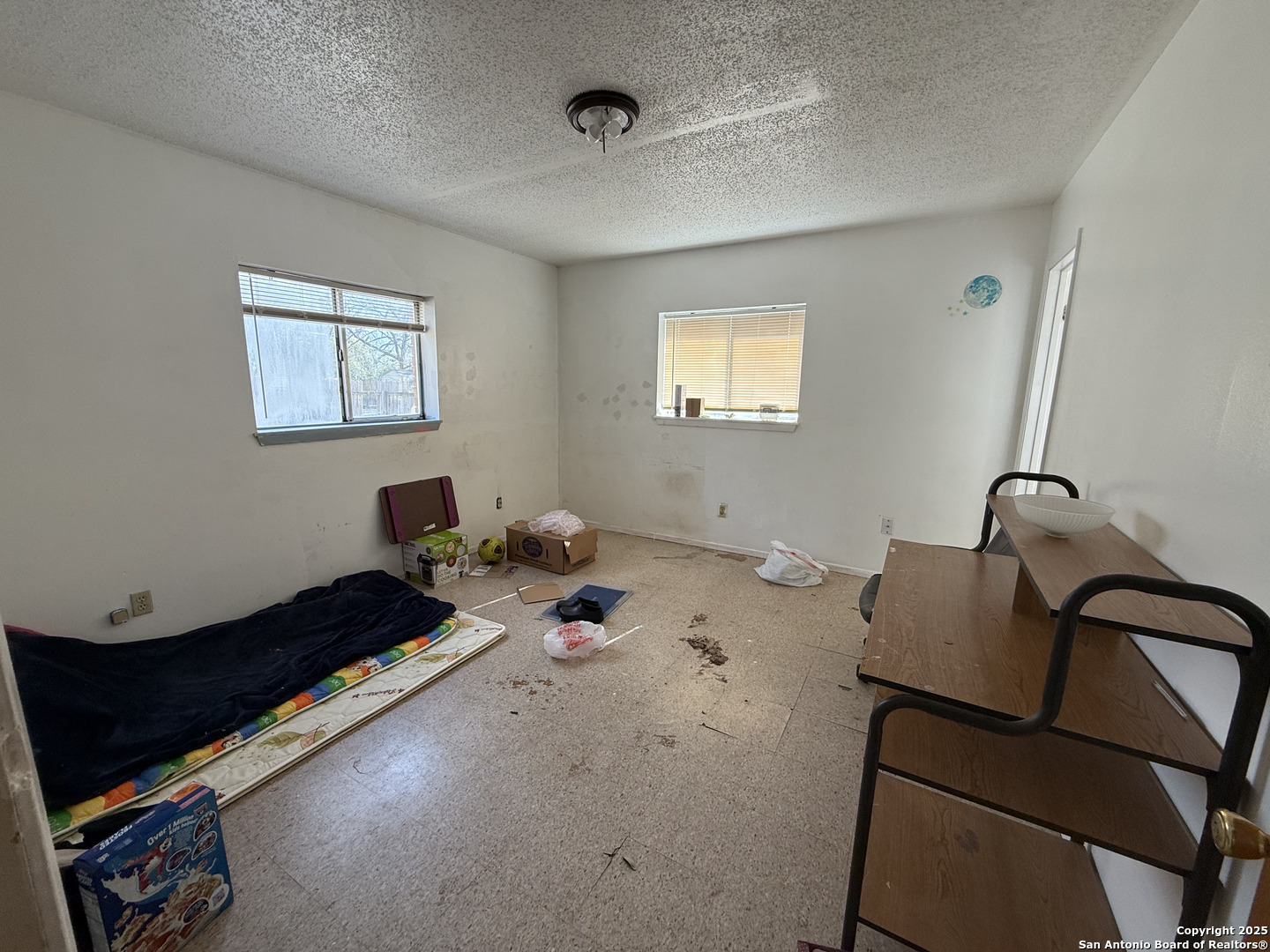 813 Ross Street Kerrville, TX 78028 - Photo 6 of 12 a gym room with furniture and window