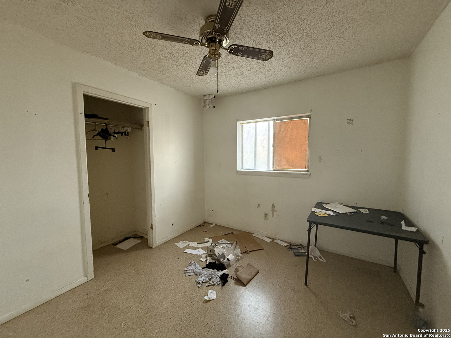 813 Ross Street Kerrville, TX 78028 - Photo 10 of 12 a room with chair and window