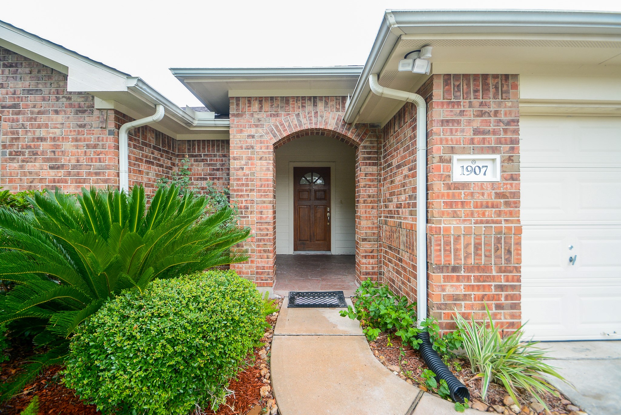 1907 Coverlea Court Spring, TX 77388 - Photo 2 of 30