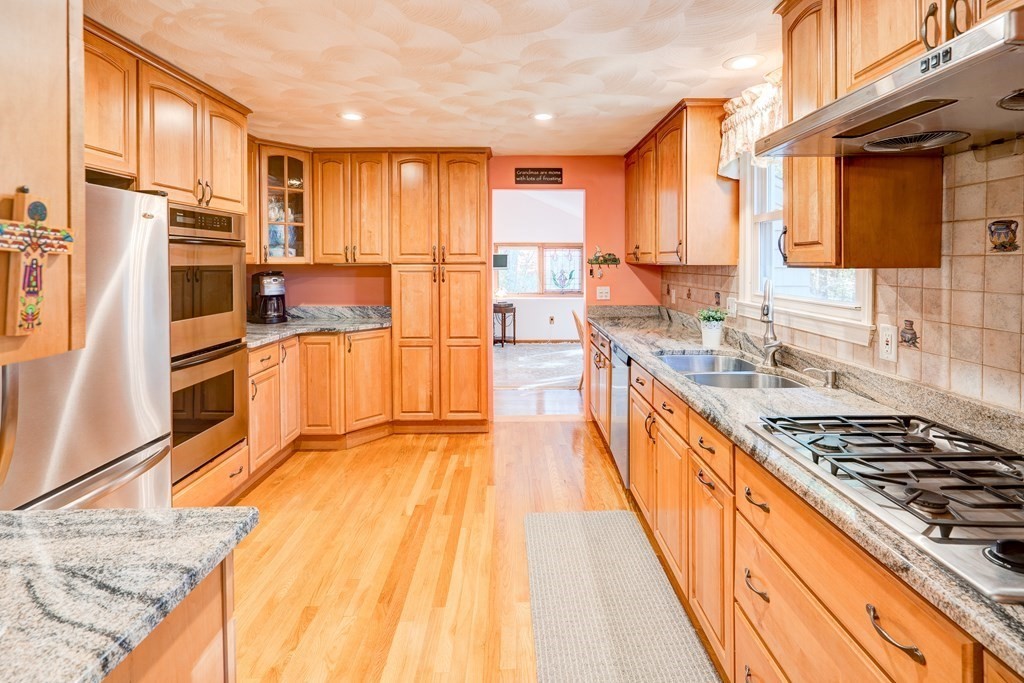 6 Long Meadow Road Westford, MA 01886 - Photo 8 of 32 Gallery Image 8