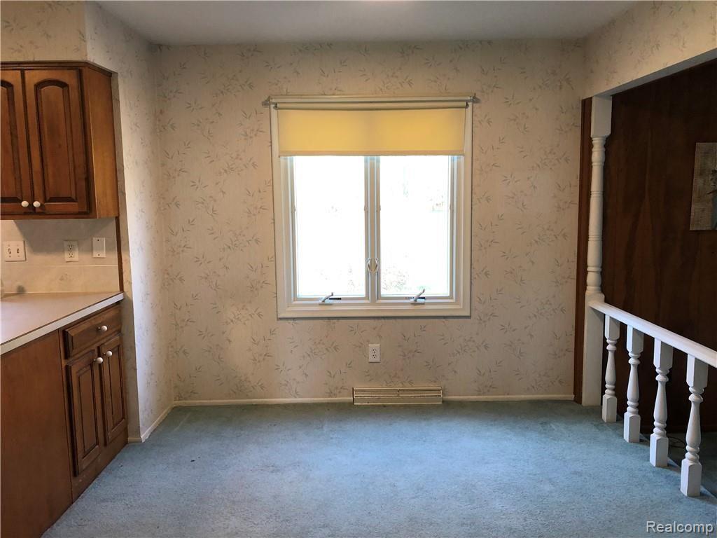 4311 East Cook Road Grand Blanc, MI 48439 - Photo 15 of 21 Kitchen Dining Area!