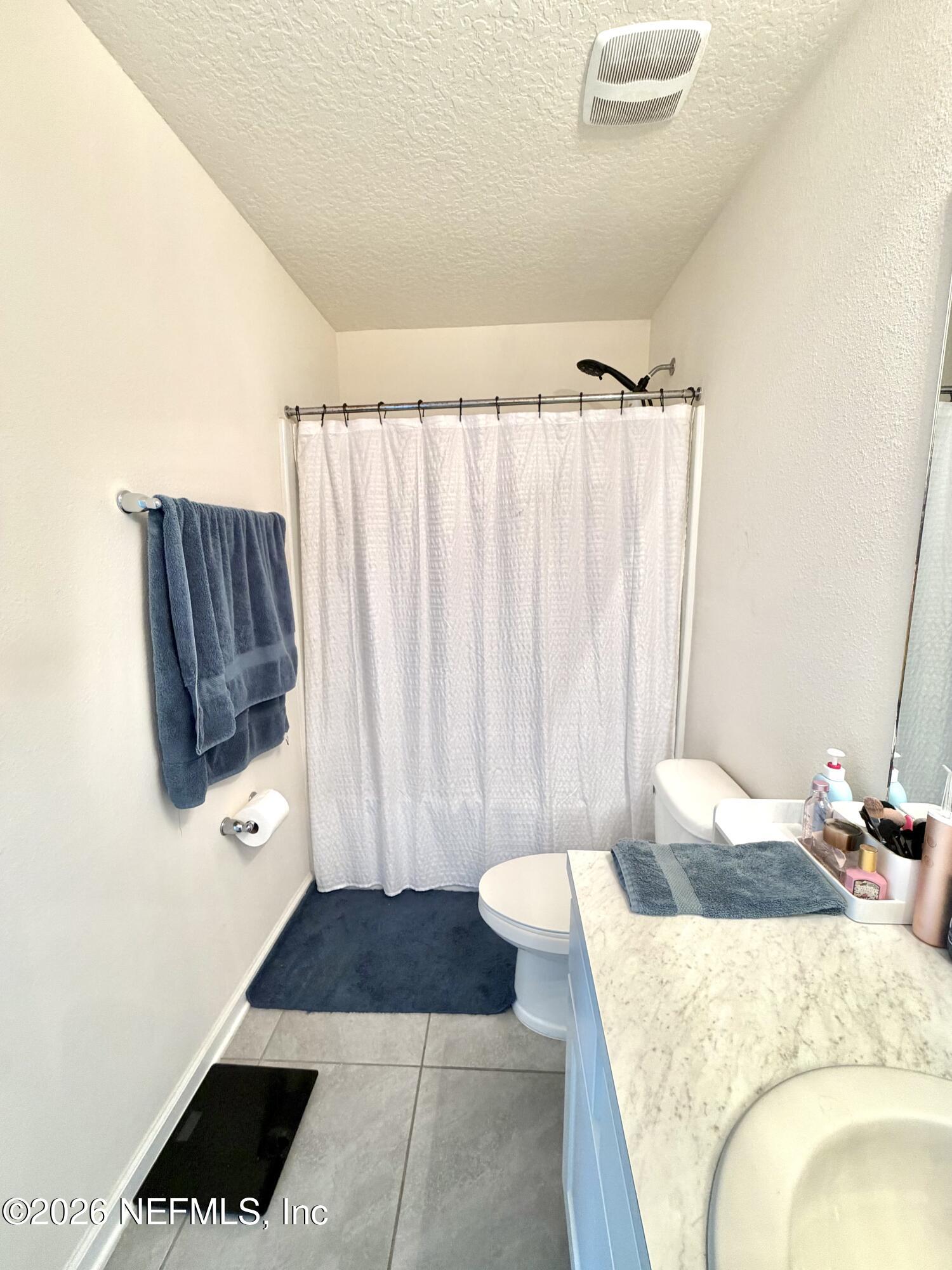 845 Observatory Parkway Jacksonville, FL 32218 - Photo 20 of 42 a living room with a bed and a couch
