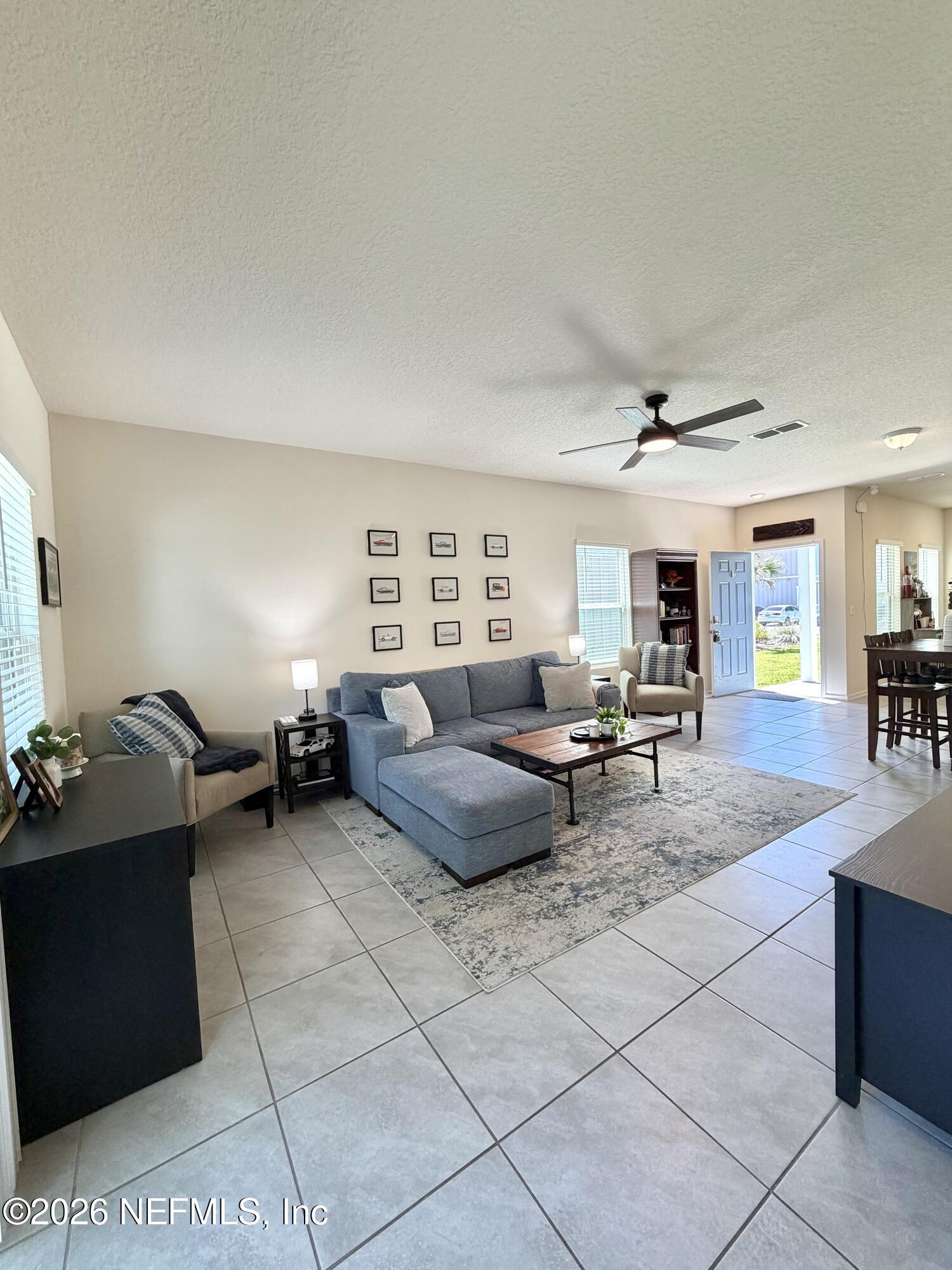 845 Observatory Parkway Jacksonville, FL 32218 - Photo 3 of 42 a living room with furniture and a table