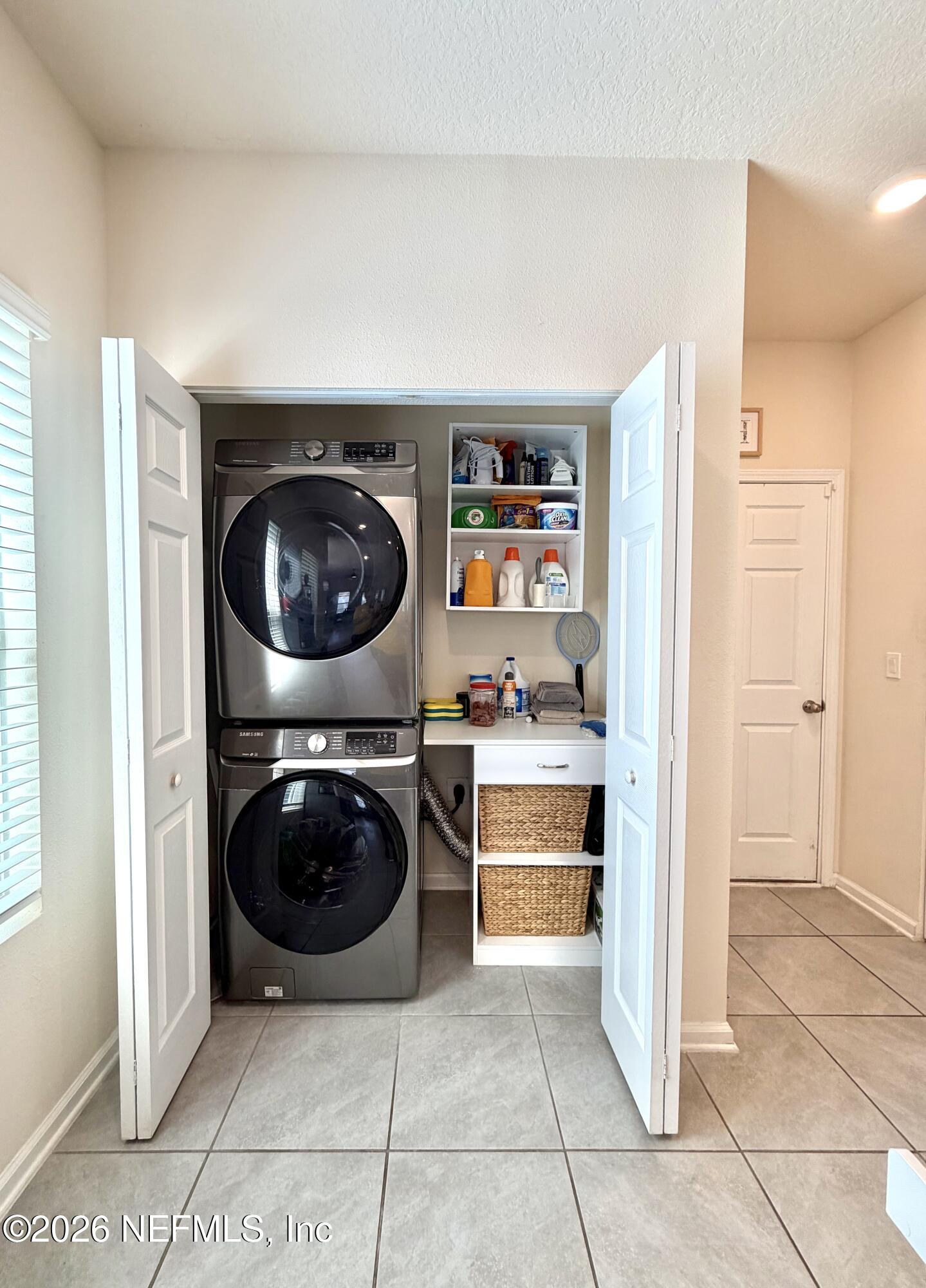 845 Observatory Parkway Jacksonville, FL 32218 - Photo 31 of 42 a kitchen with a stove and a refrigerator