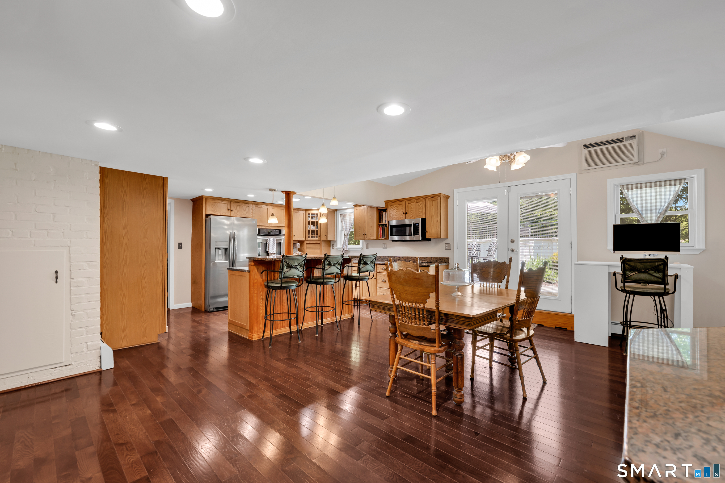 168 Miller Road Bethany, CT 06524 - Photo 4 of 17