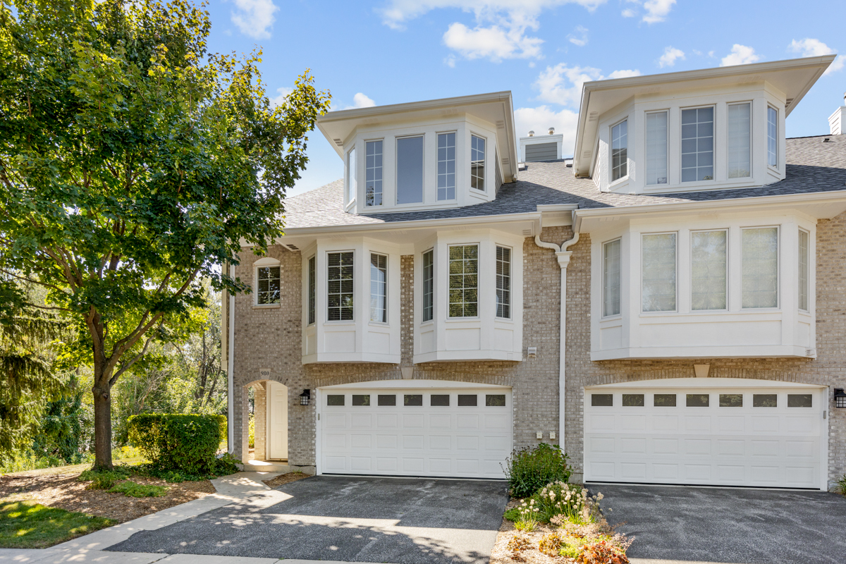 980 North Glenview Court Palatine, IL 60067 - Photo 1 of 26 a front view of a building with a yard and balcony