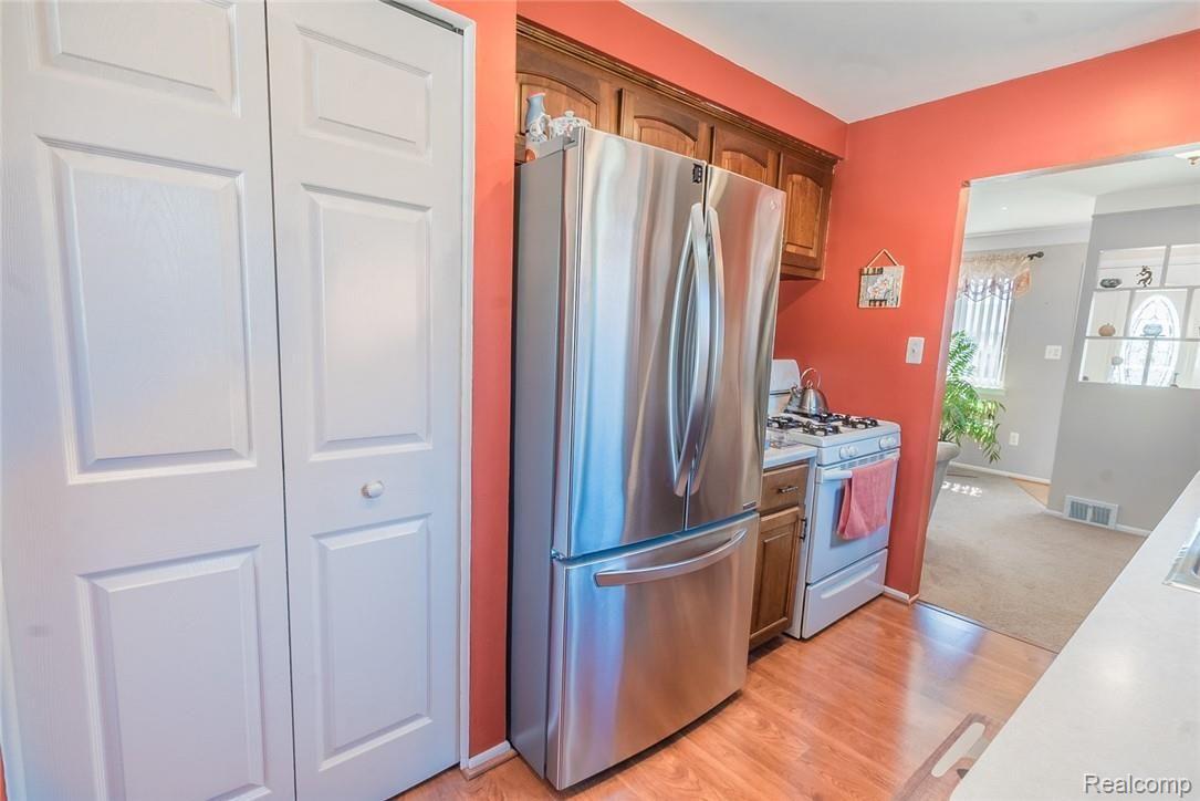 17835 Rainbow Road Fraser, MI 48026 - Photo 7 of 20 DSC01051-HDR.jpg