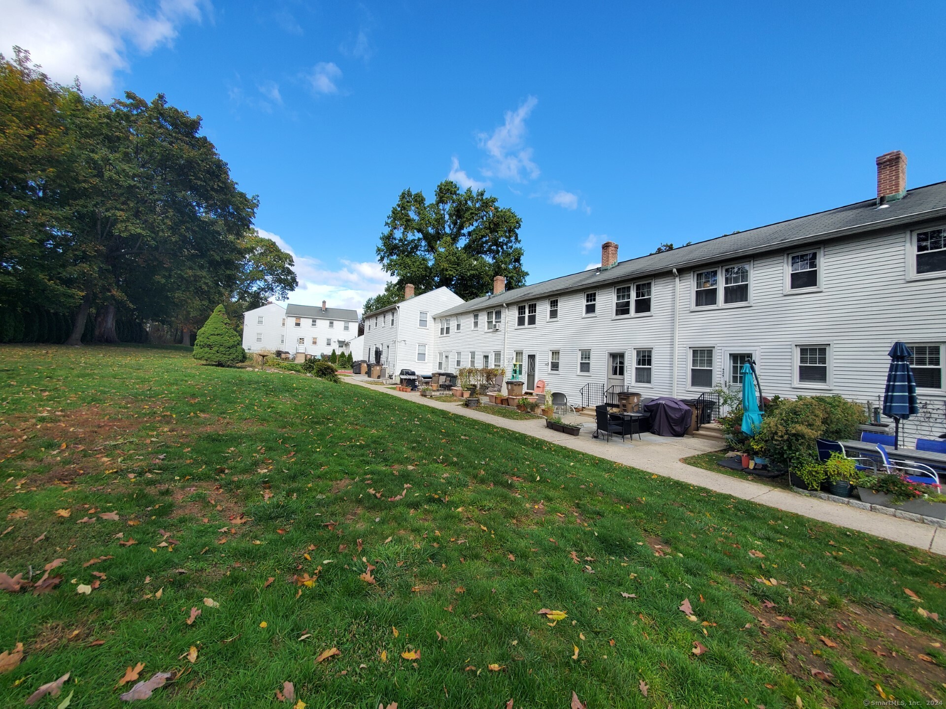 421 Sylvan Knoll Road Stamford, CT 06902 - Photo 2 of 9