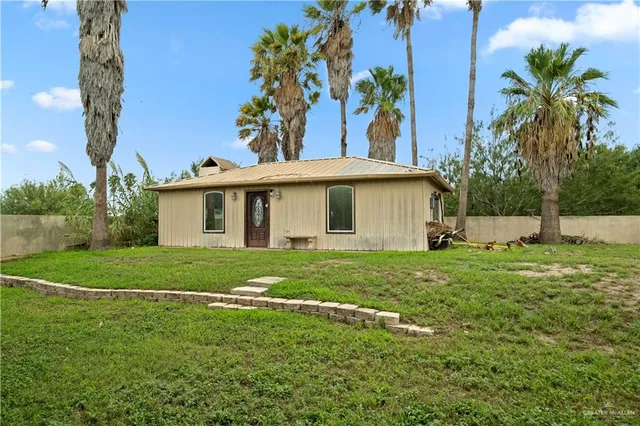 a view of a house with a backyard