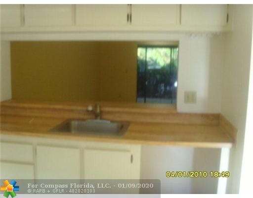 22064 Palms Way, Unit 2040 Boca Raton, FL 33433 - Photo 4 of 8 Kitchen