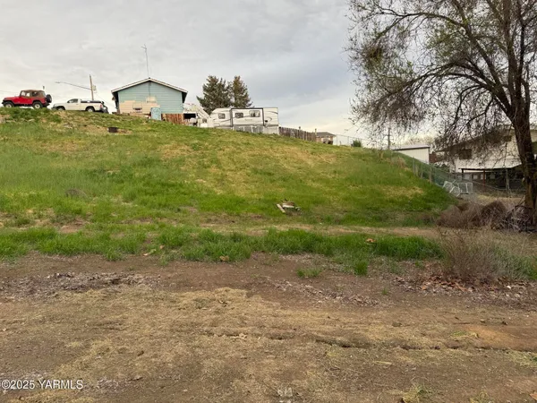 $70,000 | 1000 Ann Avenue, Sunnyside, WA 98944