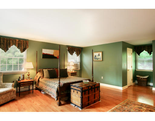 47 Windsor Road Westwood, MA 02090 - Photo 8 of 12 Gallery Image 8