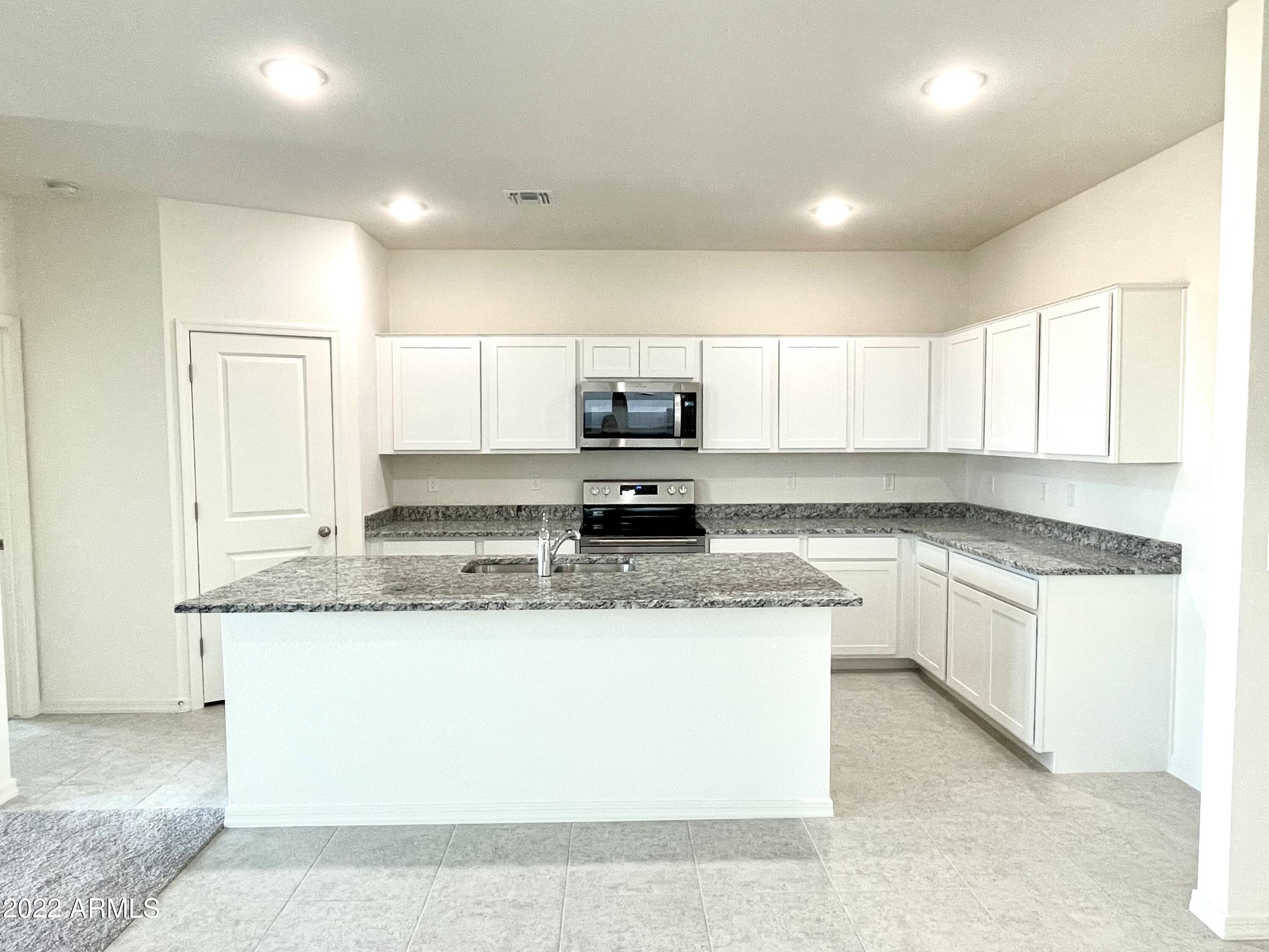 6098 East Athena Road Florence, AZ 85132 - Photo 3 of 10 Prism Kicthen
