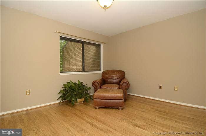 11711 Indian Ridge Road Reston, VA 20191 - Photo 19 of 30 Beautiful Neutral Paint New Light and Hardwoods