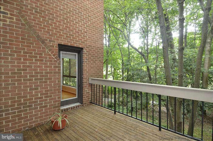 11711 Indian Ridge Road Reston, VA 20191 - Photo 21 of 30 Entrance to Deck from LR and DR