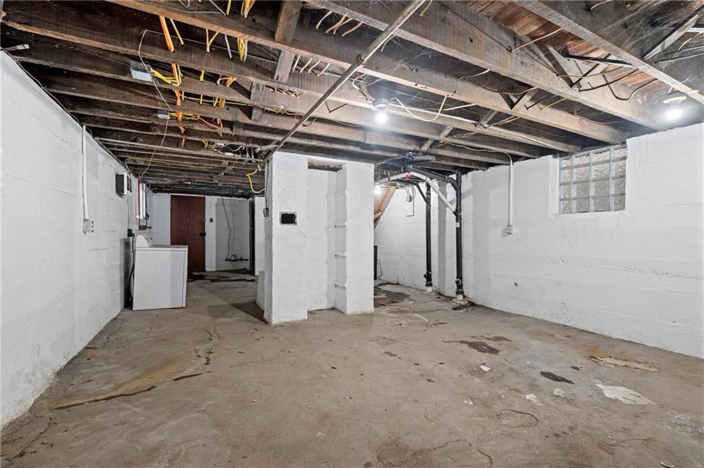 902 Robinson Street McKees Rocks, PA 15136 - Photo 26 of 31 a view of empty room