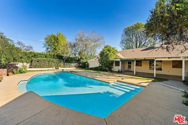 $8,500 | 17117 Weddington Street, Encino, CA 91316