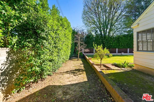 $8,500 | 17117 Weddington Street, Encino, CA 91316