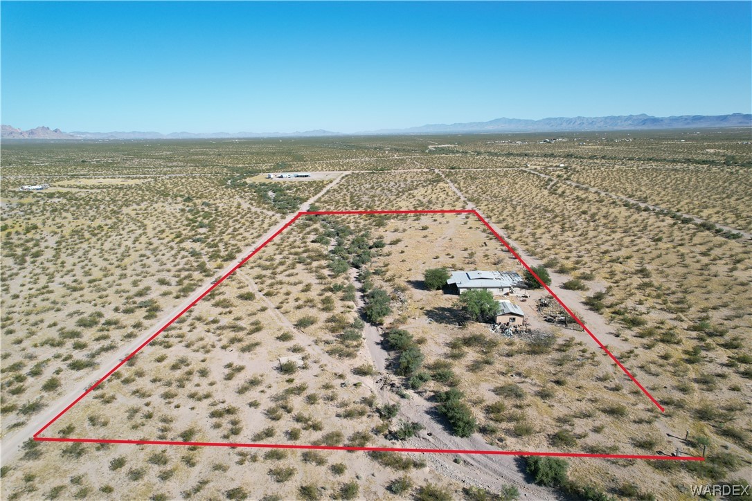 6136 Copperville Road Golden Valley, AZ 86413 - Photo 1 of 23