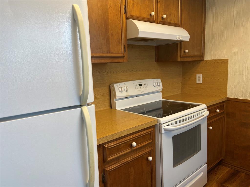 12800 Old San Antonio Road, Unit A Manchaca, TX 78652 - Photo 7 of 38 a utility room with dryer and washer