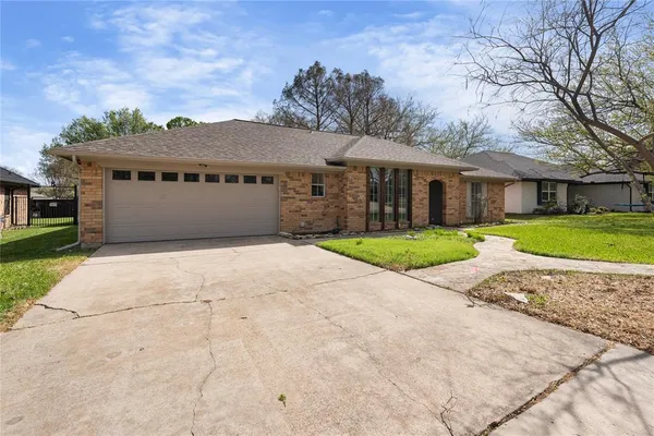 $2,800 | 1106 Almond Drive, Mansfield, TX 76063
